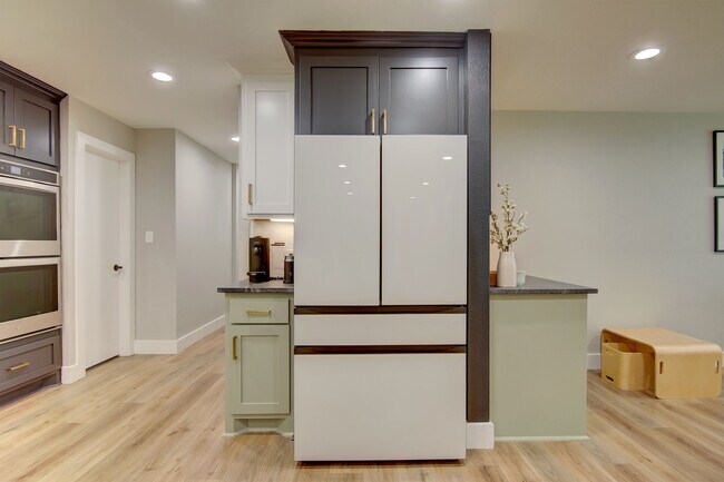 Building Photo - Gorgeous, updated home, turn-key and ready...