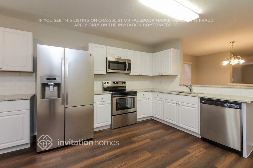 Building Photo - 2940 Marco Dr