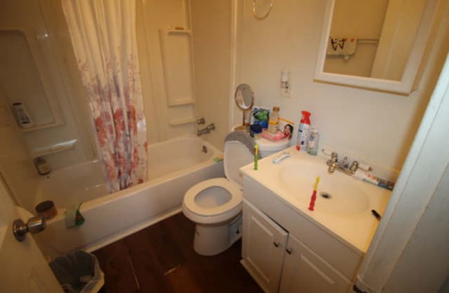 Building Photo - 1631 Longfield Ave