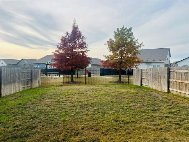 Building Photo - 176 Andross Ln