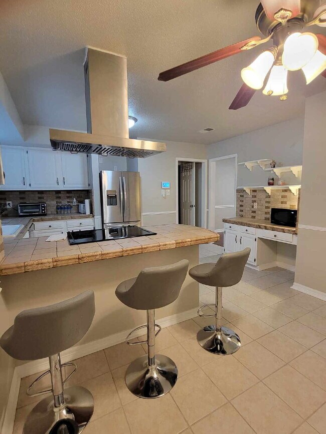 Building Photo - Beautiful Biloxi 3/2 fully furnished TDY!