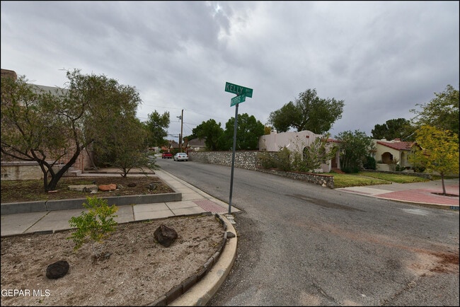 Building Photo - 1100 Kelly Way