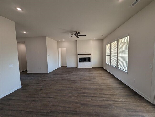 Building Photo - 385 W Branta St