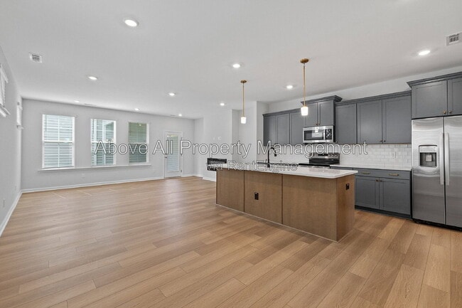 Building Photo - 204 White Oak Gdn Wy