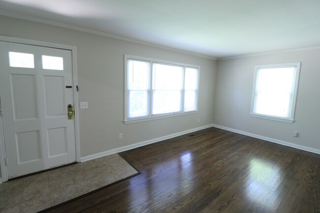 Building Photo - 1/2 Month FREE On This 2 Bedroom 1 Bath Ho...