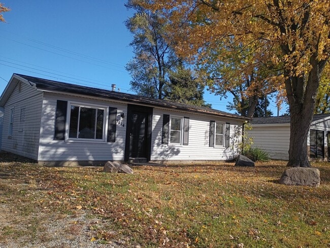 Building Photo - Updates....Updates.....Updates!!!! 3 Bed 2...