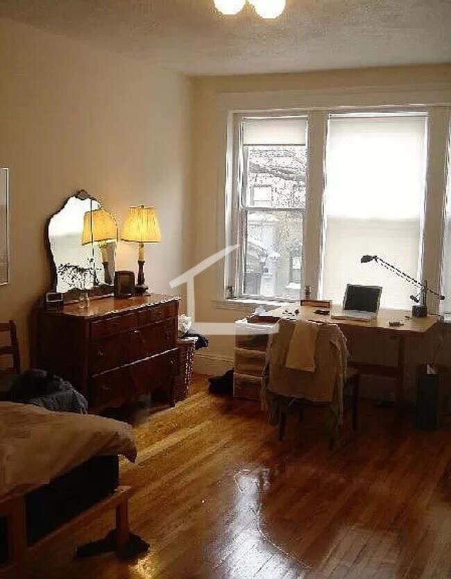 Building Photo - 2 Bedroom Apt - Fenway - 9/1 NO FEE