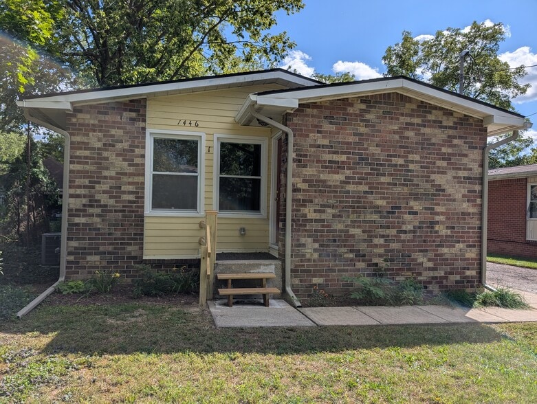 Primary Photo - 1446 Rosewood St