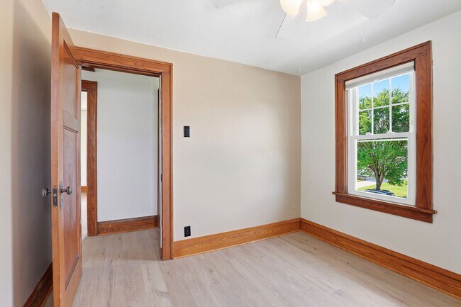Building Photo - 3 Bedroom Fond Du Lac House