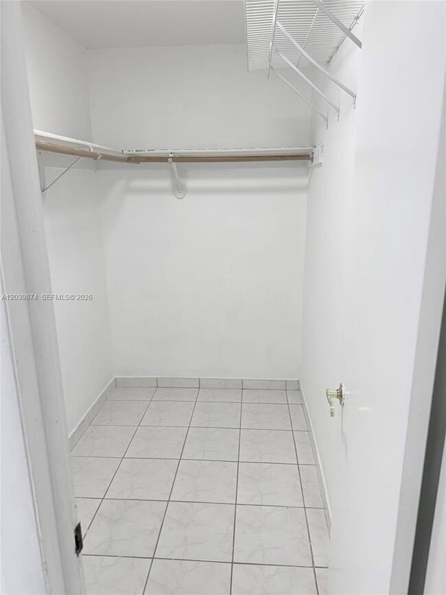 Building Photo - 2645 SW 28th Ct