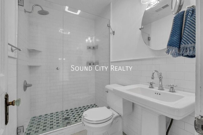 Building Photo - 1203 Kermit Dr