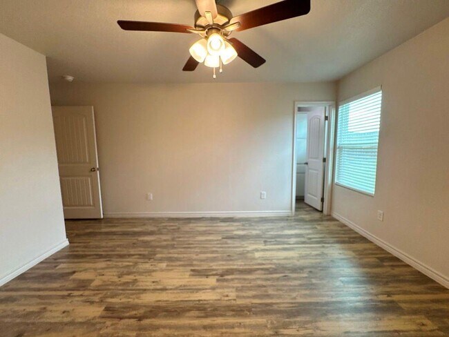 Building Photo - 205 Dolphin Dr