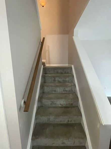 Building Photo - 19 Oak Ridge Dr