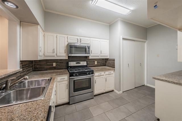 Building Photo - 10618 Ravenscroft Dr