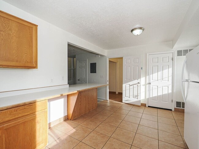 Building Photo - RES_LI_1683