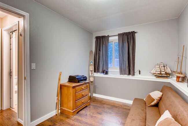 Building Photo - 3 bed, 2 bath Multi-Level Home on Cul-De-Sac