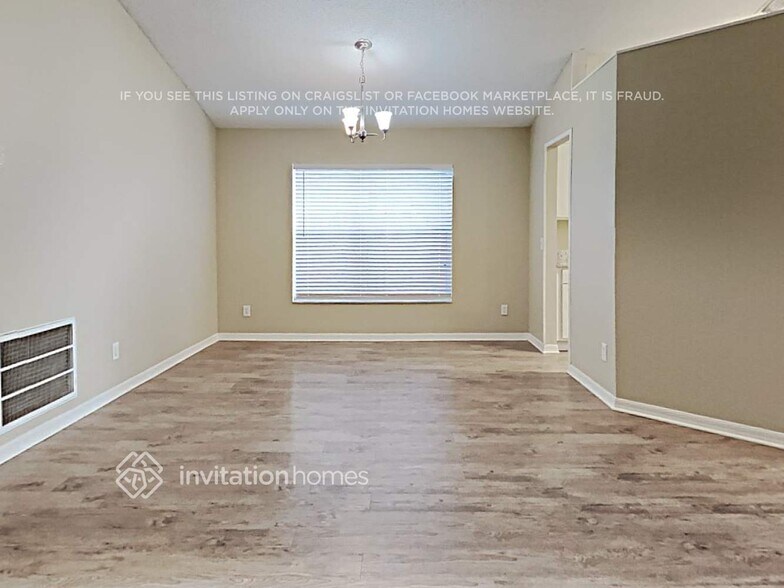 Building Photo - 13768 Meadowpark Ave