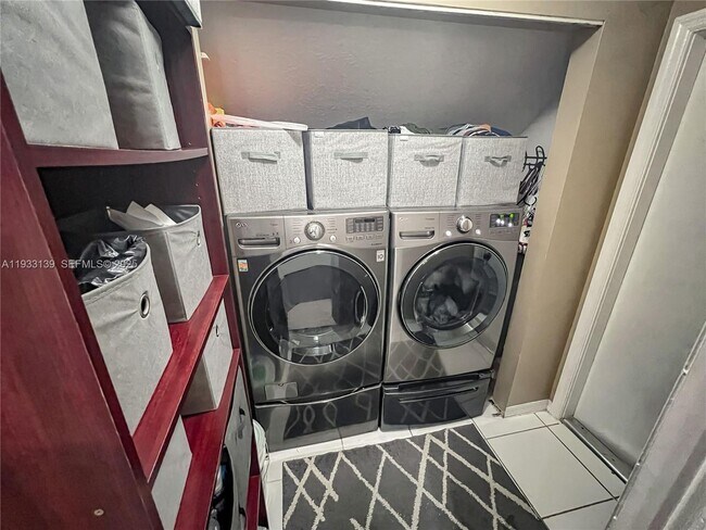 Building Photo - 10110 SW 166th Ct