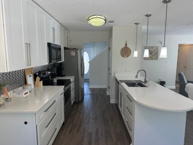 Building Photo - 268 Twin Lakes Ln