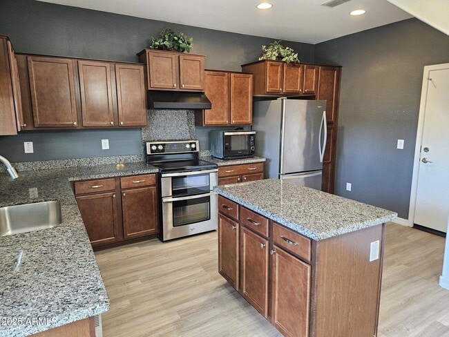Building Photo - 3425 E Wayland Dr