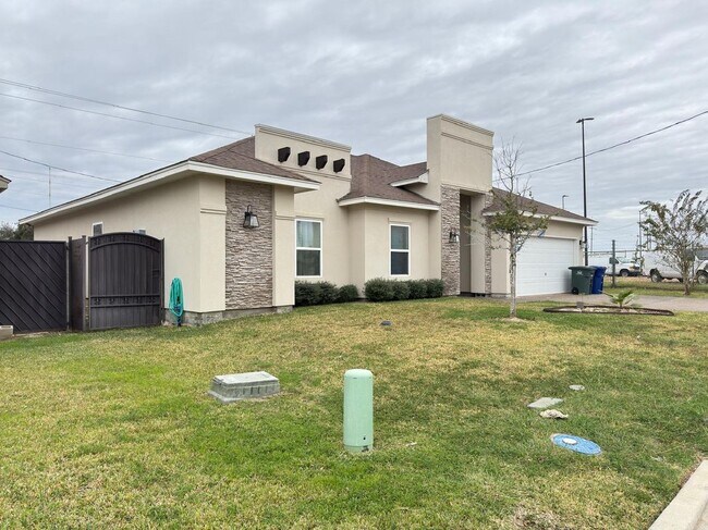 Building Photo - 6002 Amir Dr