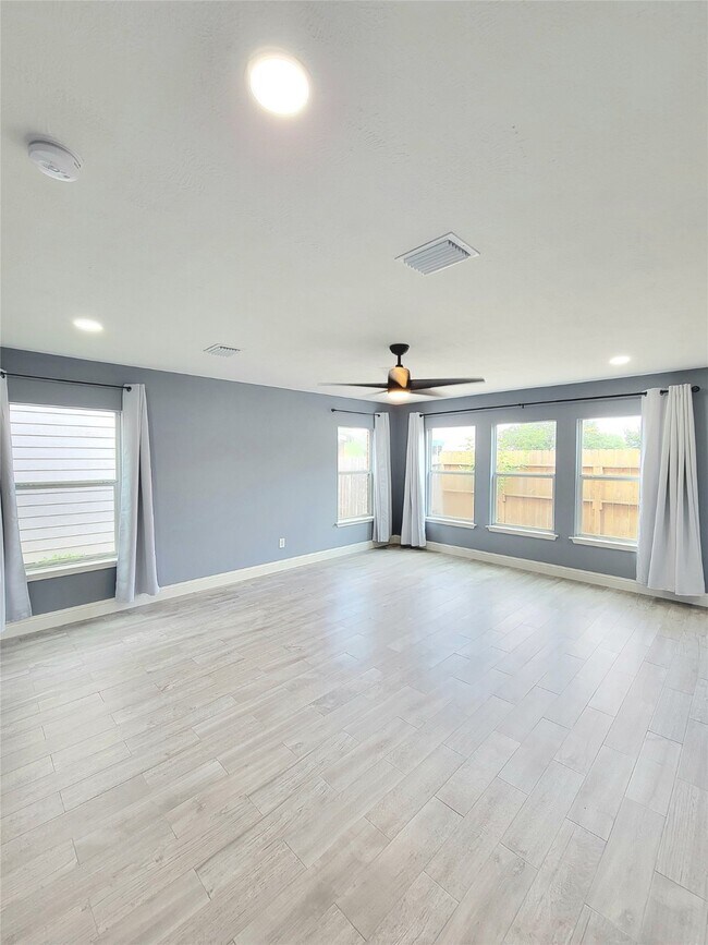 Building Photo - 14130 Beech Glen Dr
