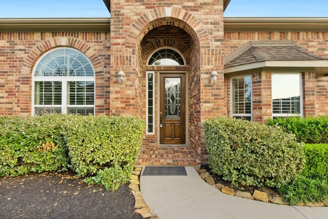 Building Photo - Stunning 4-bed, 4-bath Home in Auburn Lakes community!