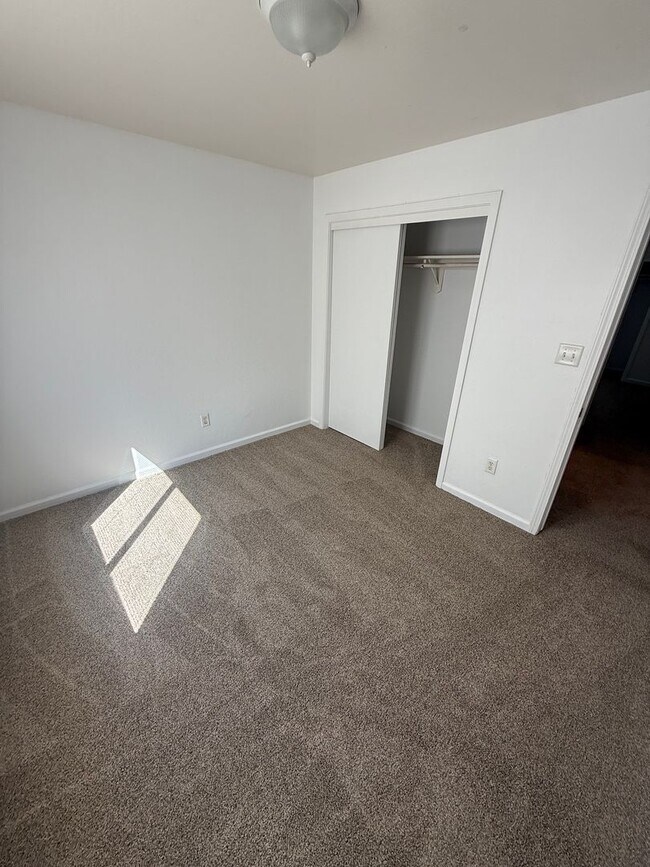 Building Photo - Cozy 3-Bedroom Home in Northeast Bakersfield