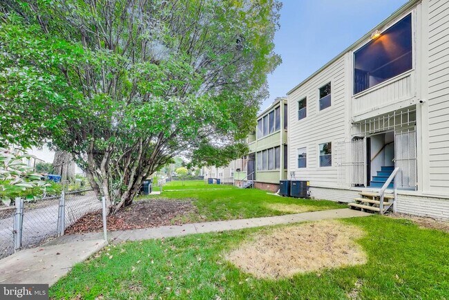 Building Photo - 3918 10th St NE