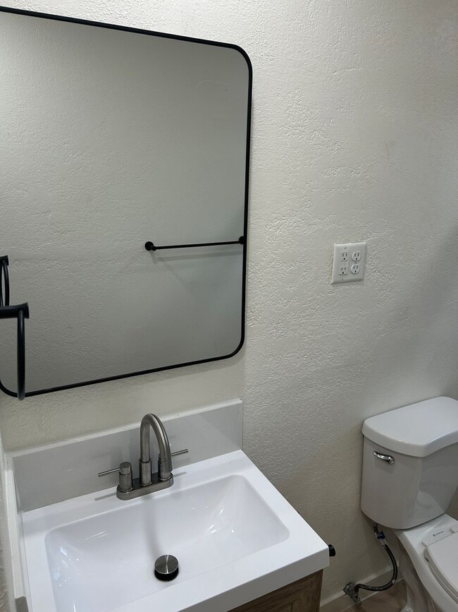 Building Photo - Move in Special!!  $500 off your first month for a lease signed by August 15, 2026 !!!Single leve...
