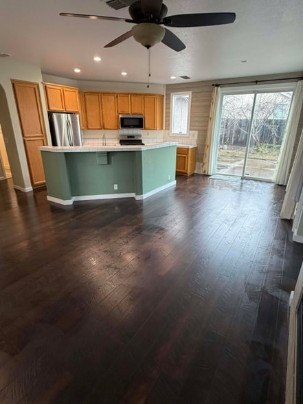 Building Photo - 6931 Loheit Way