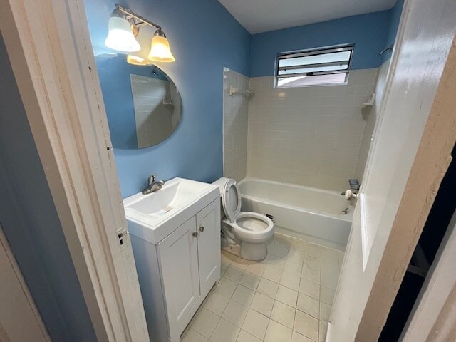 Building Photo - 250 Vernis Ave