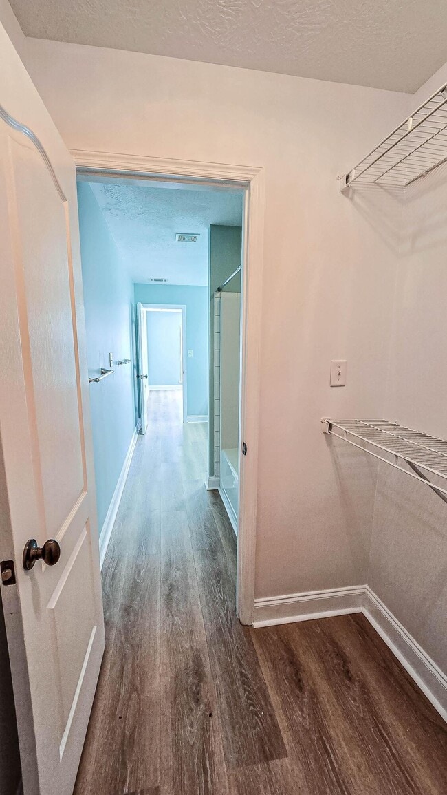 Building Photo - 831 Landing Dr