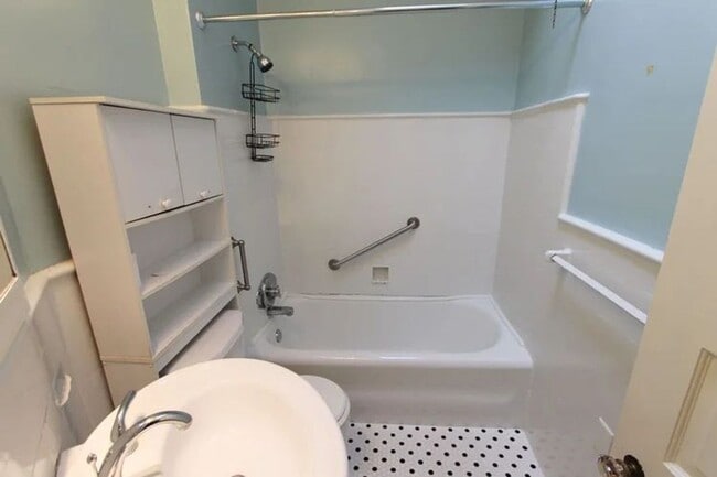 Building Photo - 254 Meehan Ave