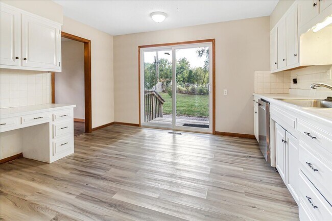 Building Photo - 318 Goodrich Dr