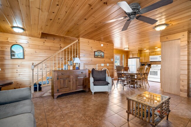 Building Photo - 2 Traynor St