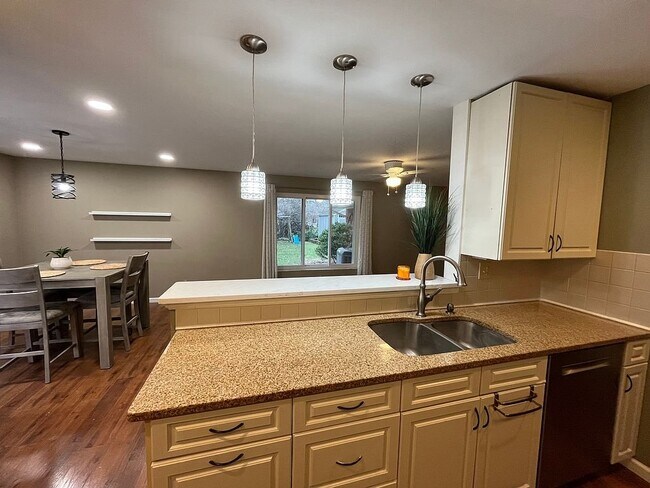 Building Photo - 301 S Village Dr