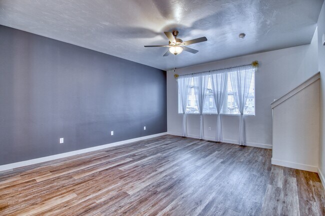 Building Photo - 412 S Willow Leaf Rd