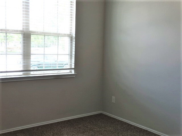 Building Photo - 9827 Laurel Lake Dr
