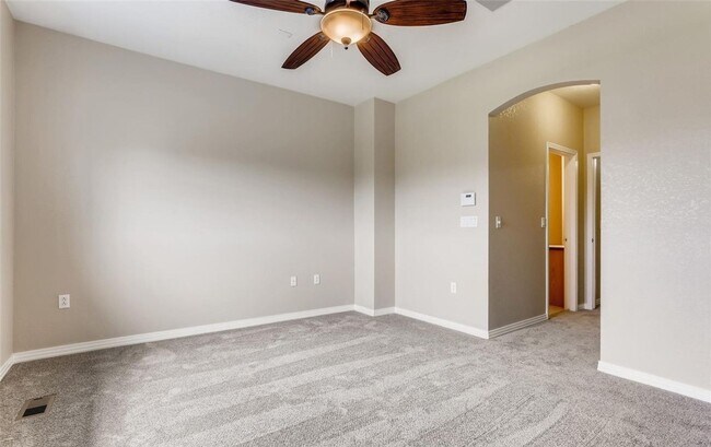 Building Photo - Stonegate Townhouse w/ 3 br/3 1/2 baths!!