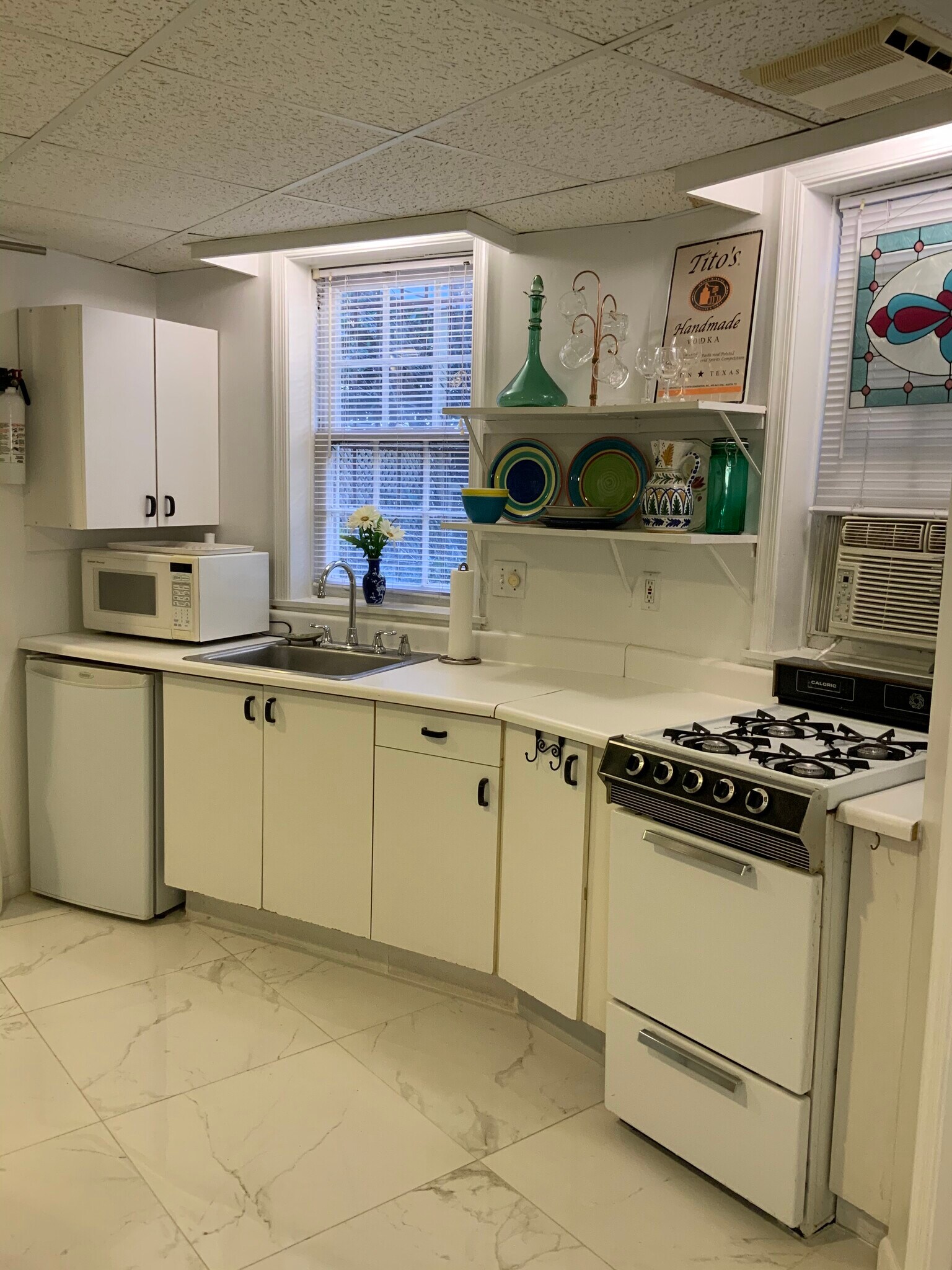 Kitchen - 3801 Calvert St NW
