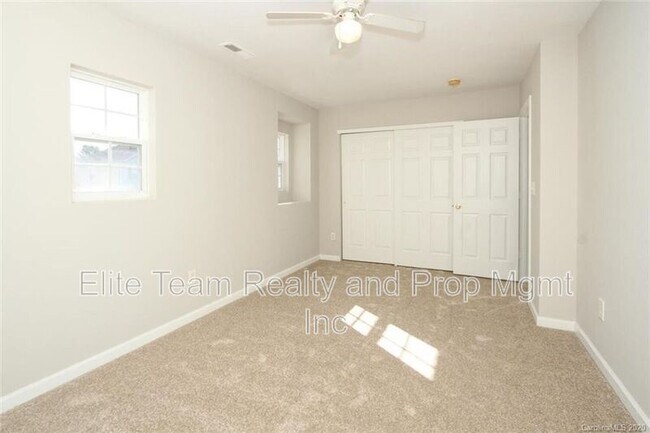 Building Photo - 10816 Carstairs St