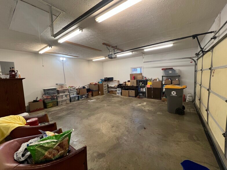Building Photo - 1803 E Thornton Dr