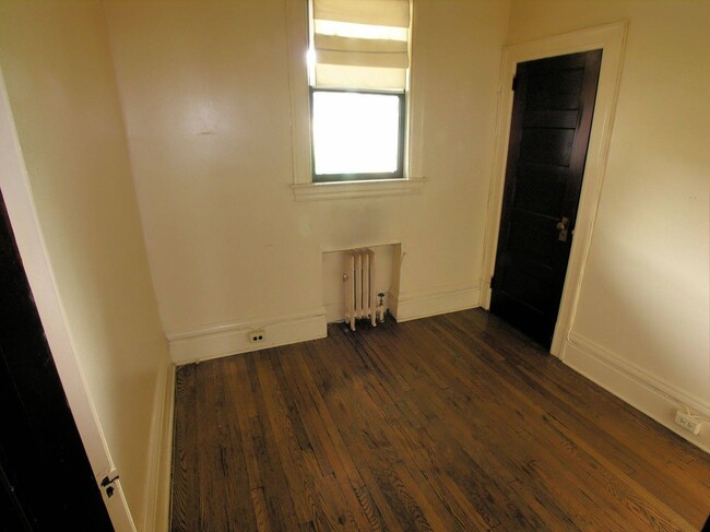 Bedroom - Lionhead