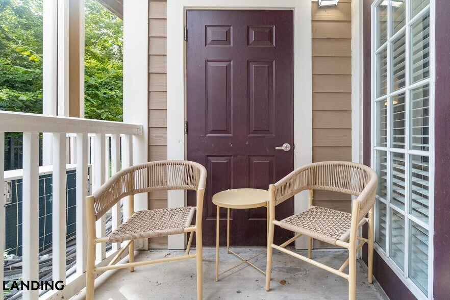 Building Photo - 655 W Mallard Creek Church Rd