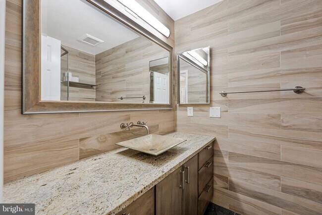 Building Photo - 2237 Lovedale Ln