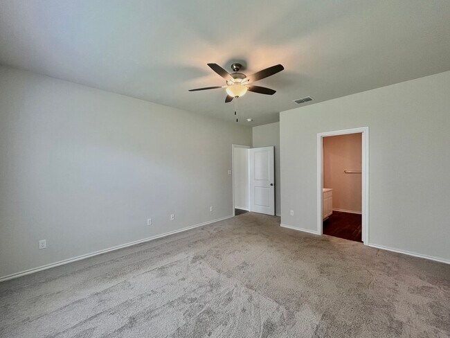 Building Photo - 202 S Rainbow Dr
