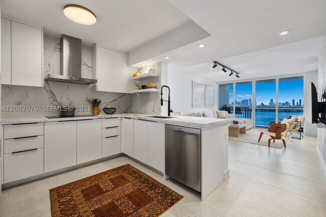 Building Photo - 1800 Sunset Harbour Dr