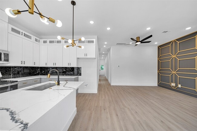 Building Photo - 4902 Higgins St