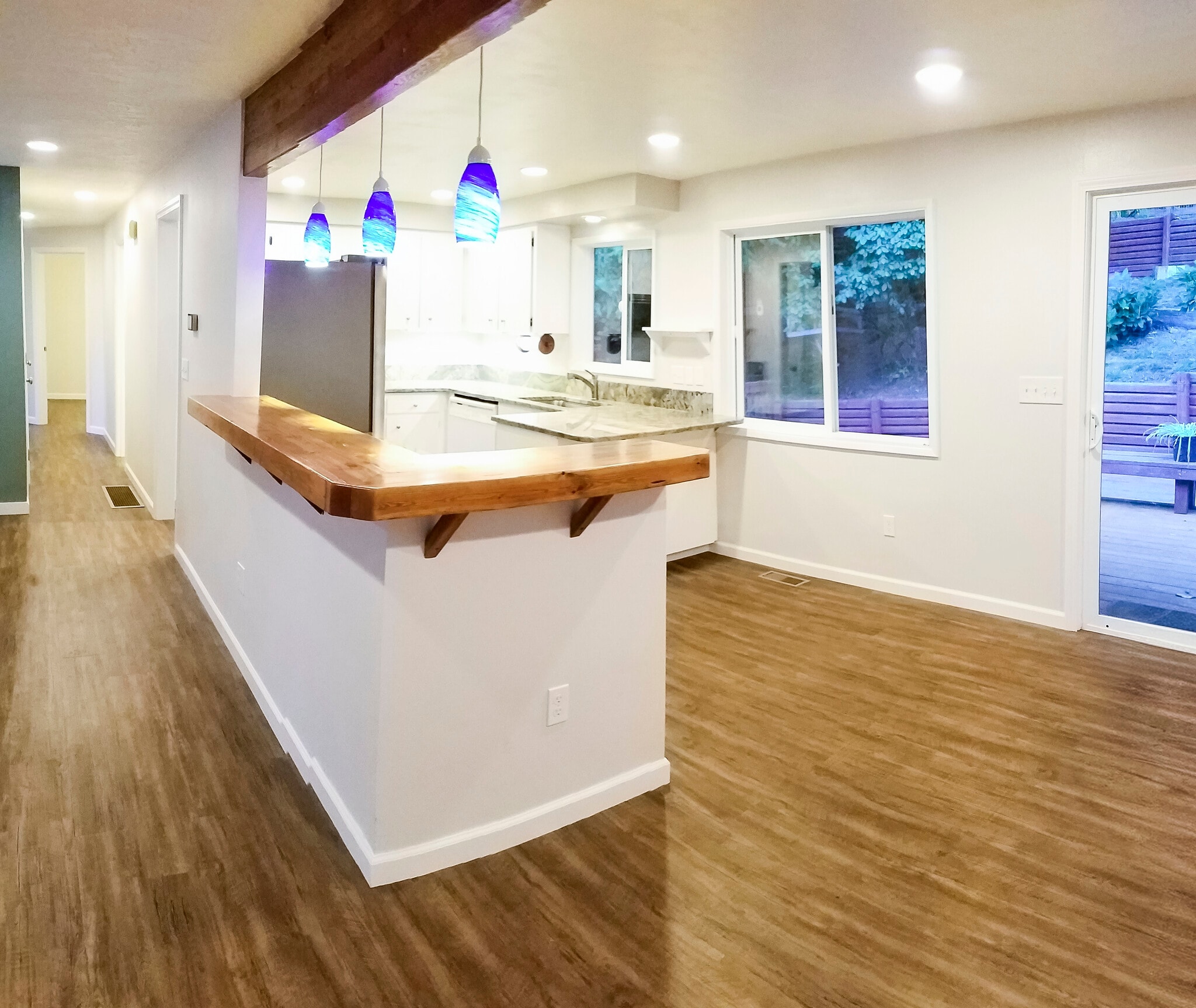 kitchen and hallway, as seen from family room - 913 NE Lakewood Dr